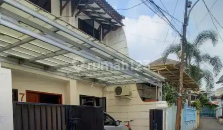 Rumah 2 Lantai Tidak Jauh Dari Jalan 2 Mobil di Tebet