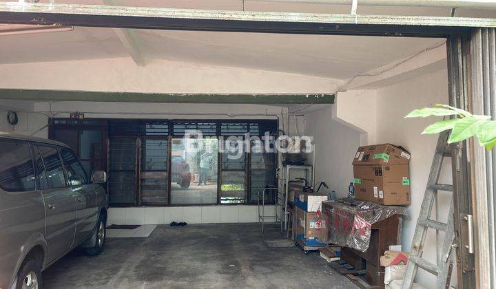 Rumah bagus11/2 lantai dan 15 kamar kos2an,lb 300m2,shm, pusat kota 1