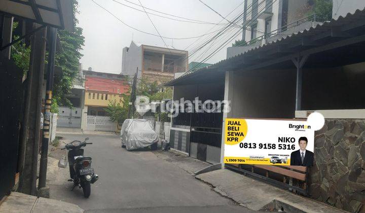 Rumah lama 2lantai,lb196m2,shm,jalan 2mobil,garasi 2mobil,selangkah  pasar dan mall 2