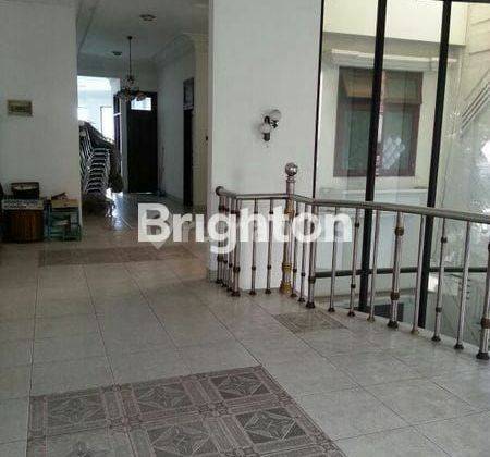 Rumah bagus 2lantai,lb 680m2,shm,selangkah pasar dan mall,Cocok kantor,bank,kos2an dll 1