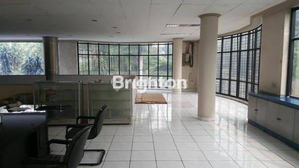 Gedung perkantoran ada cafee nya 5lantai ,lb 1055m2,Hgb,oFull furnish,lingkungan kuliner,ada kolam renang 1