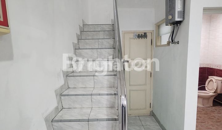 Good House 2F, Land Area 120m2, Freehold Title, One Step to Market and Mall. 2