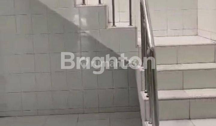 Rumah bagus 11/2lt bebas banjir Jalan 2mobil Garasi 1 taman ratu 1