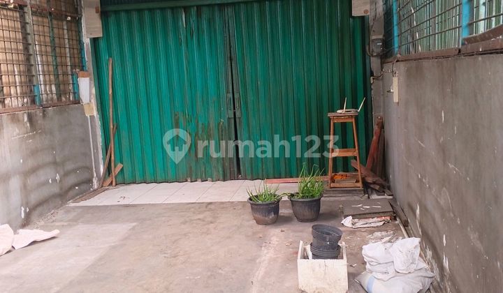 Good 3-Story Shop House Near Market and Flood-Free Kedoya Raya