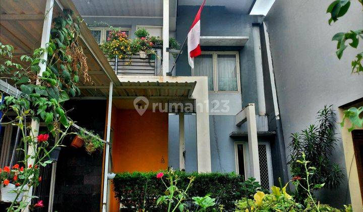 Rumah 2 Lantai, Owner Pindahan Akhir Nov '24, Area Rumah Nempel Jakarta Selatan Dekat Cinere, 300m Ke/Dari Pintu Tol Krukut 1, Akses Tol Strategis Ke Segala Arah Jabodetabek, Dan Dekat Univ Indonesia/Gunadharma/Pancasila 1