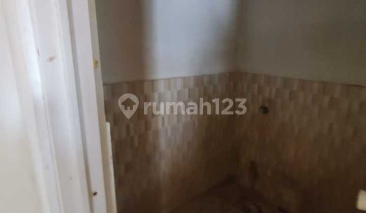 Active Kost in the Cemani Grogol Warehouse and Factory Area 2