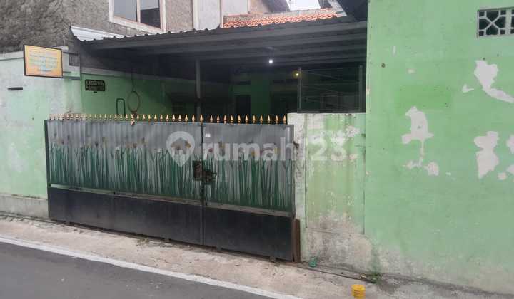 Rumah Lama Strategis Karangasem Solo 2