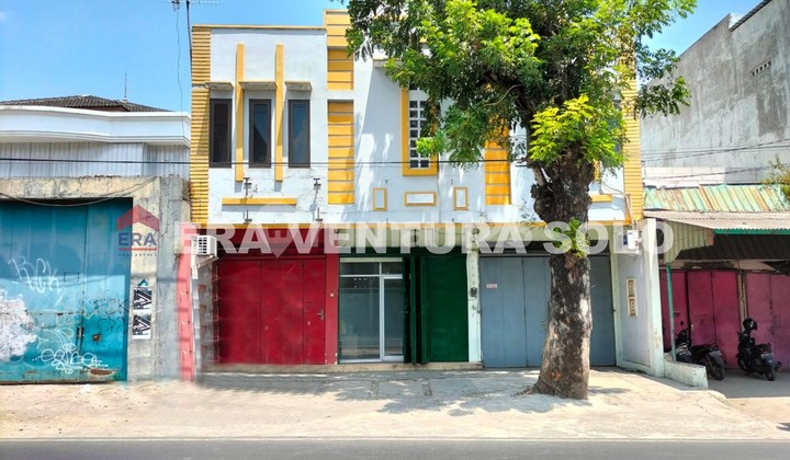 Strategic House + Shop House in Jagalan, Solo