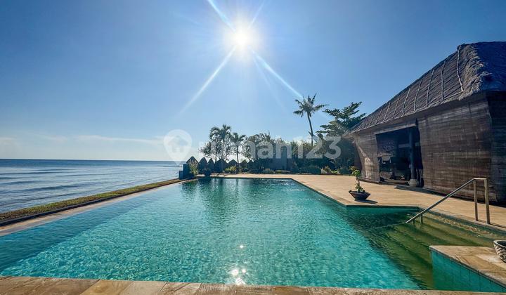 BEACHFRONT VILLA IN LOVINA WITH PRIVATE POOL AND GUEST HOUSE