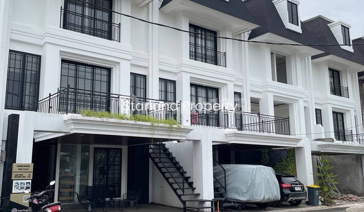 "3-Story American Style House No Fees" in Pesanggrahan, South Jakarta 2