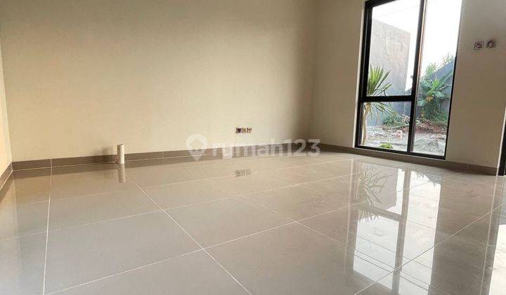ruang keluarga rumah 2 lantai siap huni