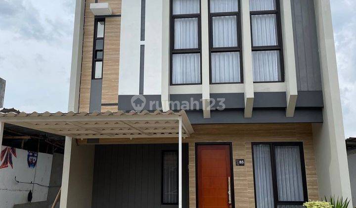 tampak depan rumah 2 lantai siap huni