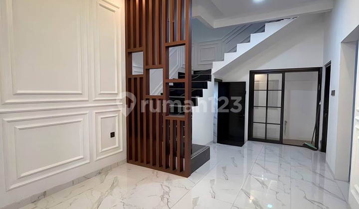 Rumah 2 Lantai Classic Modern Free Biaya'' Di Bintaro