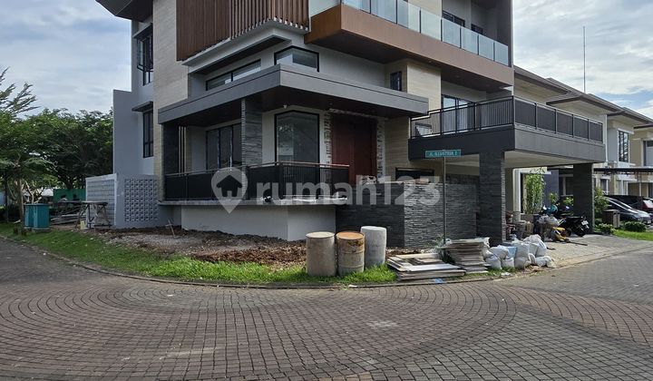 Independent Split Level Building House, Illustria Eminent Cluster, BSD 2