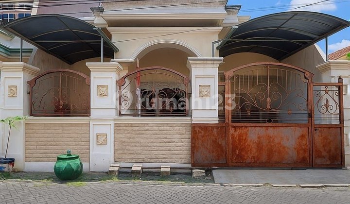 Rumah Lebak Indah Jaya Strategis, Row Jalan 2 Mobil