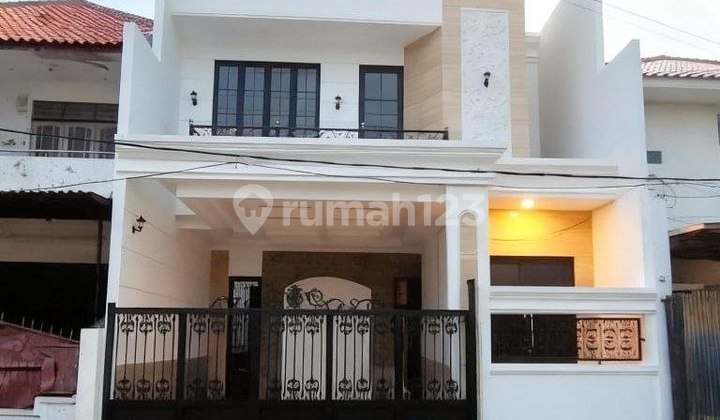 Rumah Babatan Pantai Model Semi Klasik Baru Gress Row Jalan 3Mobil