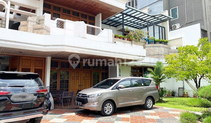 Rumah Jalan Cempaka Surabaya Kota Row Jalan 4 Mobil Akses Service Terpisah Ada Taman Belakang dan Depan