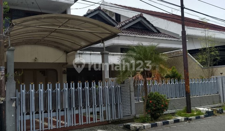 Rumah Dharmahusada Indah Strategis, Siap Huni, Ada Kolam Ikan, Row Jalan 3 Mobil 1