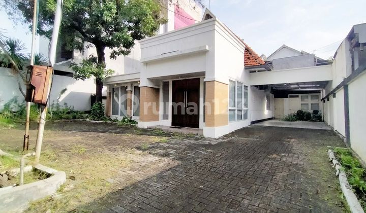 Bawean Pusat Kota Surabaya Rumah Bagus Kontrakan Cocok untuk Cafe, Kantor Bawean Pusat Kota Surabaya Rumah Bagus Kontrakan Cocok untuk Cafe, Kantor