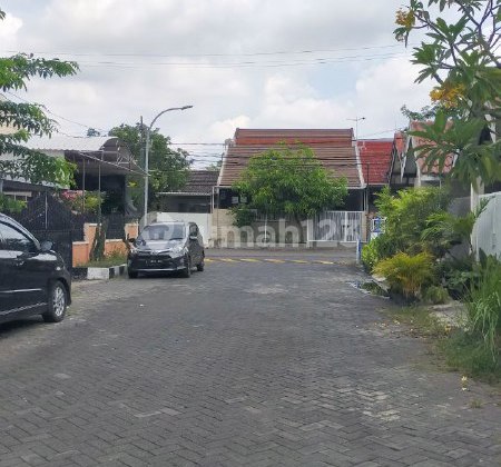 Beautiful North Kutisari House Row 3 car street Ready to live in, 2 car carport