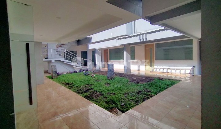 Business Location at Darmo Main Road, Surabaya City, West Facing 2