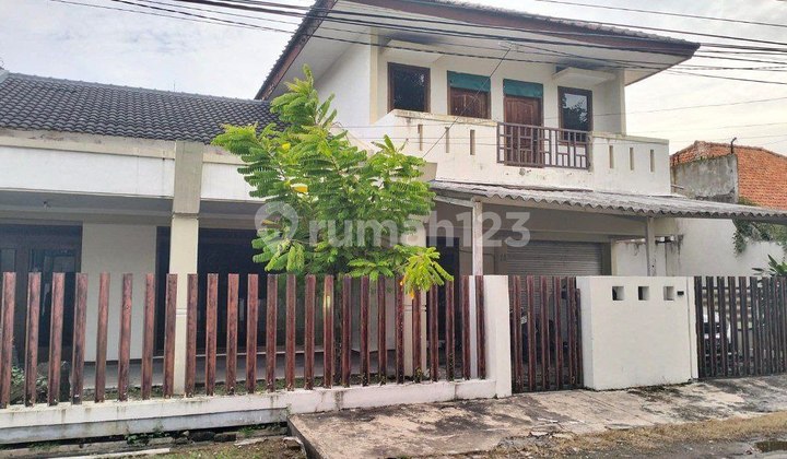 Jemur Andayani House, South Surabaya, Row Jalan 3Mobil, Includes 1 Warehouse Jemur Andayani House, South Surabaya, Row Jalan 3Mobil, Includes 1 Warehouse