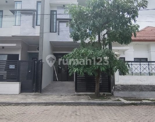Mulyosari Prima Utara New House with Kitchen Set, Row Jalan 3 Car.