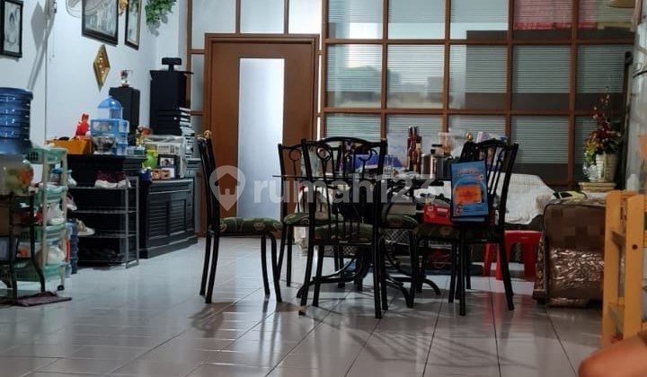 Ruko Sutorejo Prima Strategic Near Campus, Parking Space Available. 2