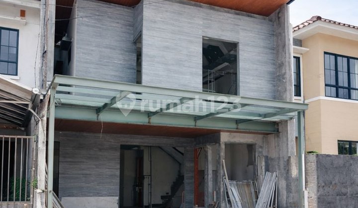 Dharmahusada Mas Rumah Mewah Modern Baru Gress Row 3 Mobil, Akses Service Terpisah Kanopi Kaca Depan