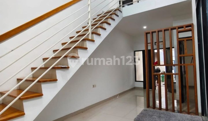 Ready-to-Occupy House in Gunung Anyar Tambak Surabaya Near Merr, UPN, and Toll Access for 2 Cars 2