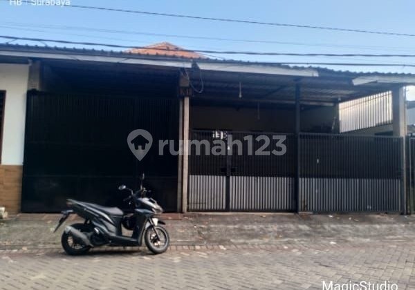 Rumah + Gudang di Griya Kebraon - Row Jalan 3 Mobil