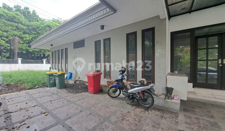 Rumah Pusat Kota Jl Ry Ambengan Hook Jl Kesumba Taman Paliatif Cocok Buat Usaha 2