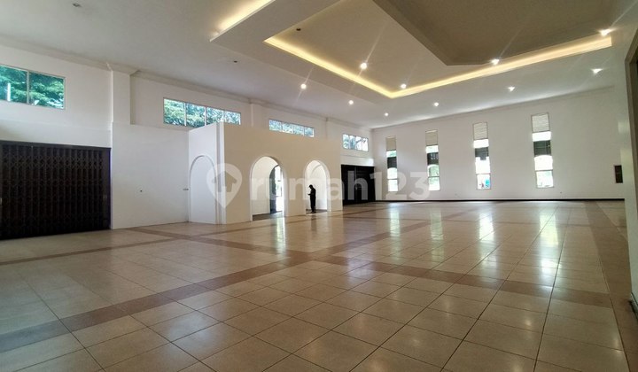 Tempat Usaha Daerah Genteng Kali Ada 2 Ruang Kantor