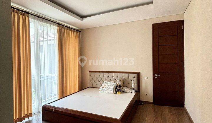 Rumah Graha Famili Mewah Konsep Villa Semi Furnish  2