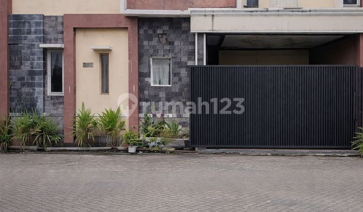 Rumah Usaha Dekat Raya Merr Lokasi Semampir Semolowaru Hadap Timur Lebar Jalan: 2 Mobil