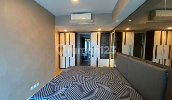 La Riz Mansion Apartment 39th Floor Direct Access to Pakuwon Mall With Balcony, Fully Furnished 2
