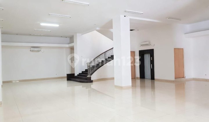 Building on Raya Jemursari has Schindler Elevator, AC, CCTV, Lighting Building on Raya Jemursari has Schindler Elevator, AC, CCTV, Lighting