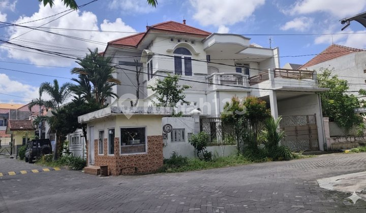 Rumah Sutorejo Selatan Classic Hook Akses Art Terpisah Row 2.5 Mobil Carport 2 1