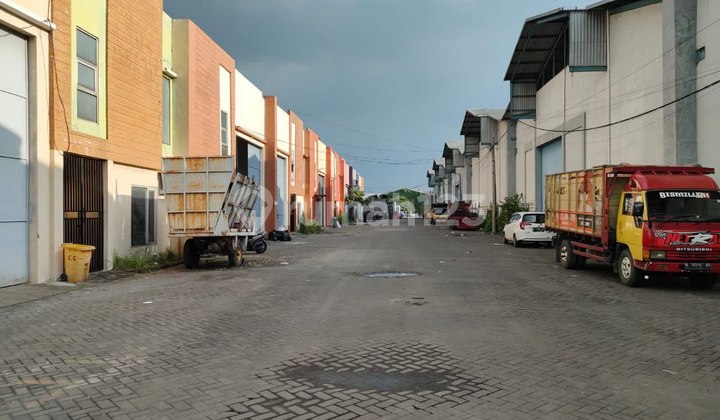 Gudang di Sentra Pergudangan Bambe Driyorejo Jawa Timur