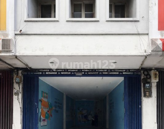 Mega Galaxy Shop House, 2 AC Units, Ready to Occupy.