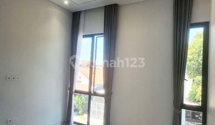 Manyar Indah New Gress Row House, 3 Car Road, Separate Service Area. 2