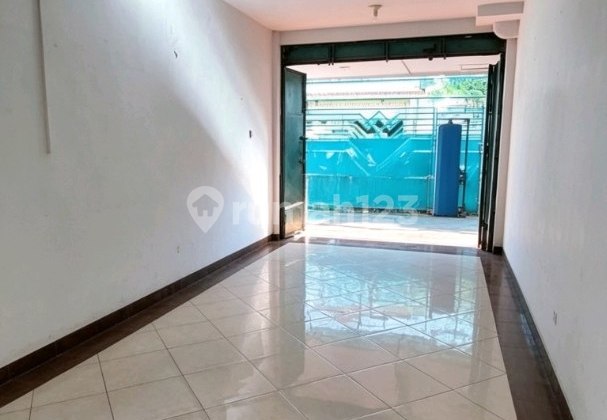 Tambak Segaran, Single Floor Business Space, Suitable for Shipping / Courier Service.