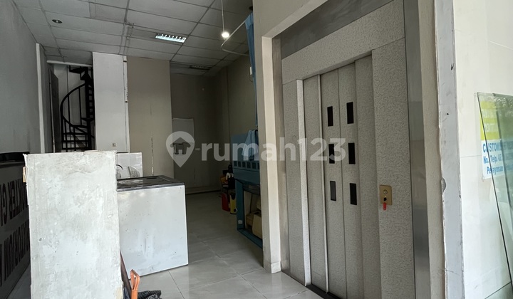 For quick sale: Golden Boulevard shop house includes lift, former laboratory.