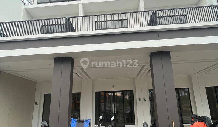 Disewakan Cepat Ruko Downtown Summarecon Lokasi Pinggir Jalan 1