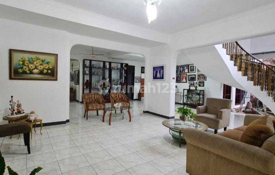Rumah Sangat Rapih Dan Terawat, Akses Mudah Lokasi Strategis Kayu Putih Jakarta Timur