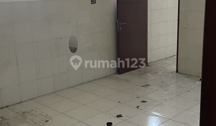For Rent: Strategic Shop House on Raya Wiyung, Surabaya 2