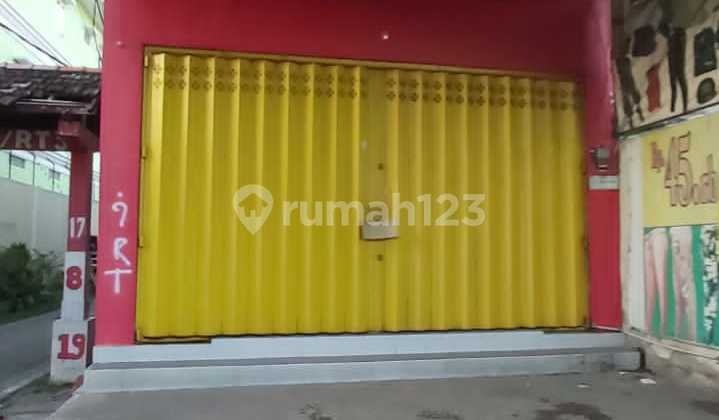 For Rent: Strategic Shop House on Raya Wiyung, Surabaya 1