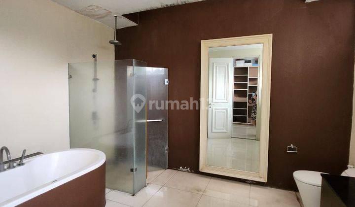 Di Jual Rumah di Pondok Indah, dengan  Pool, 5 Menit ke PIM, Strategis dan jalan lebar 2