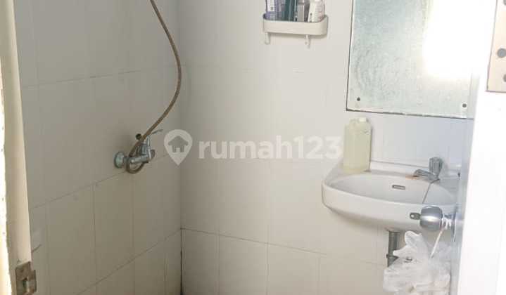 For sale rumah di wilayah yang nyaman. Properti 2 lantai ini berada di lingkungan strategis. 2