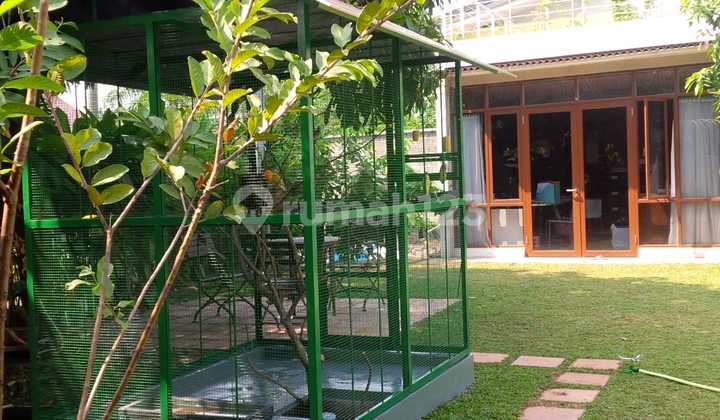 Rumah modern tropis di Mega politan cinere